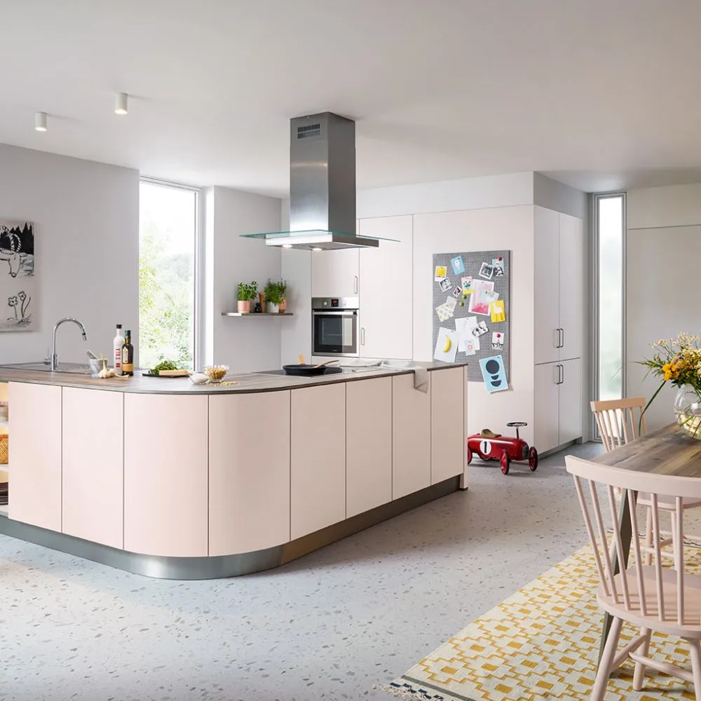 MODEL BIELLA - Neformálne a ľahké – kuchyňa v ružovej farbe